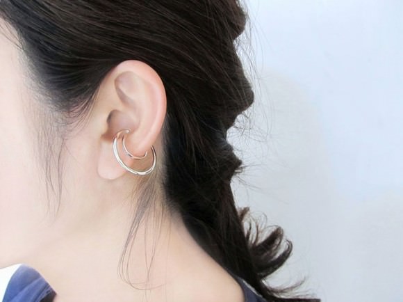 大きな三日月のイヤーカフ